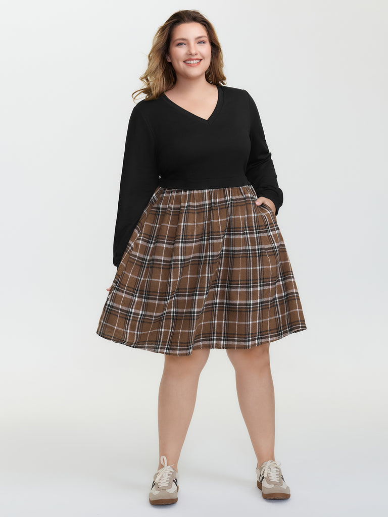 BloomChic Plus Size Black Plaid Color Contrast Stretchy Knee-Length Dress, Size 28/5X BloomChic Plus Size Black Plaid Color Contrast Stretchy Knee-Length Dress, Size 28/5X