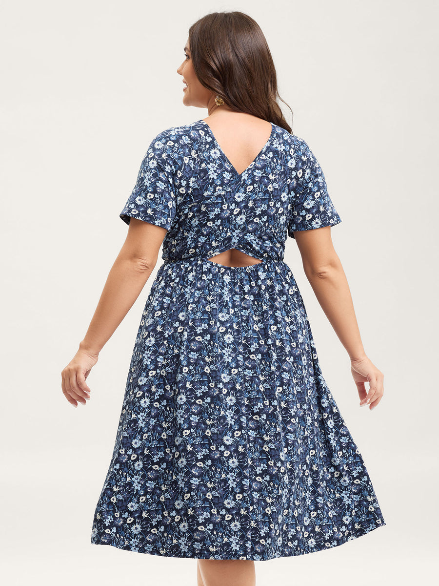 midi bloomchic dresses BloomChic Plus Size Navy Floral Crossover Back Cut-Out Midi Dress, 26/4X