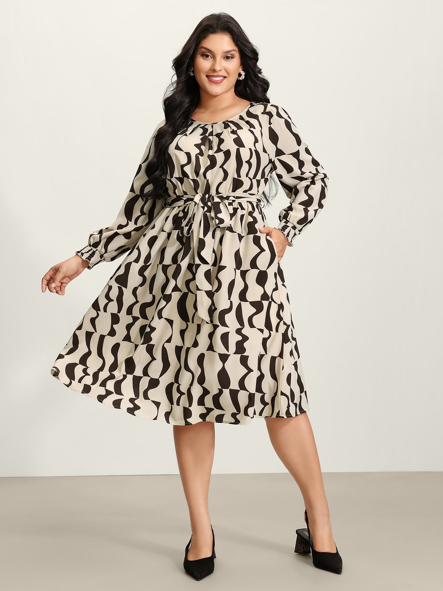 Geometric Print Pleated Neckline Belt Midi Dress