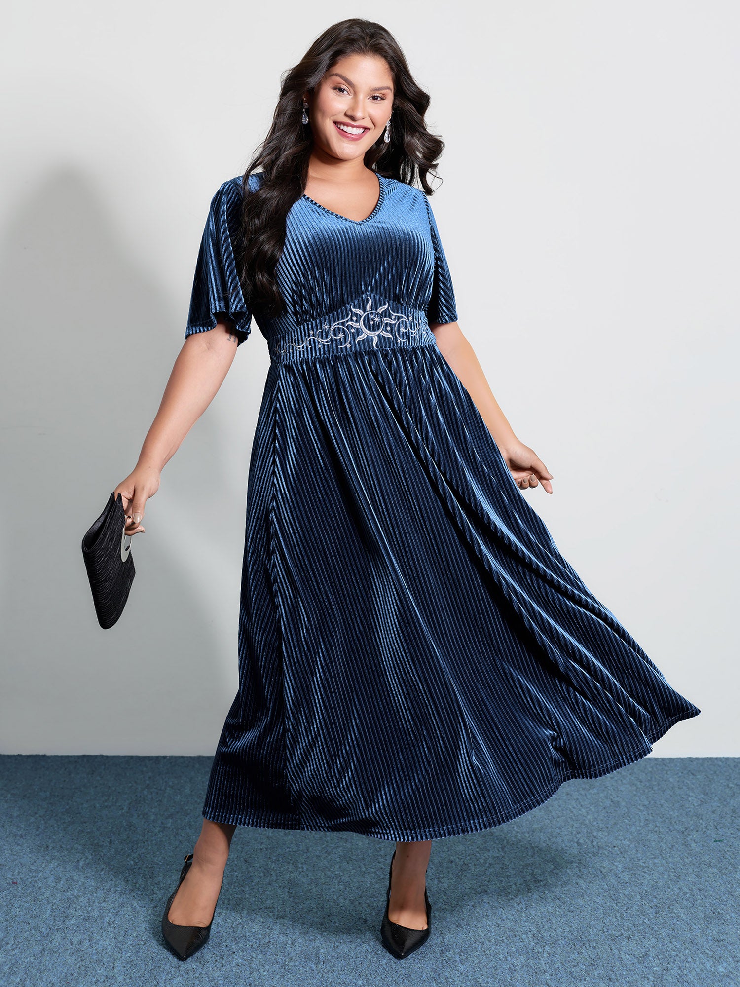 BloomChic Women's Plus Size Velvet Celestial Embroidery Shirred Maxi Dress DarkBlue Solid Maxi Party Embroidered 10/M