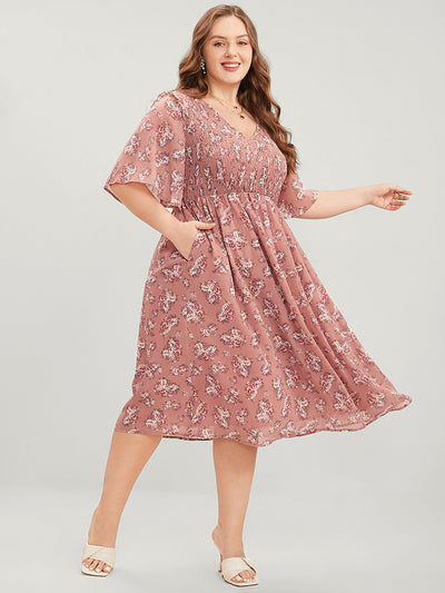 Ball Gown Plus Size Pink Dresses For Wedding V Neck Short Sleeve Dress For Curvy Women Ball Gown Plus Size Pink Dresses For Wedding V Neck Short Sleeve Dress For Curvy Women