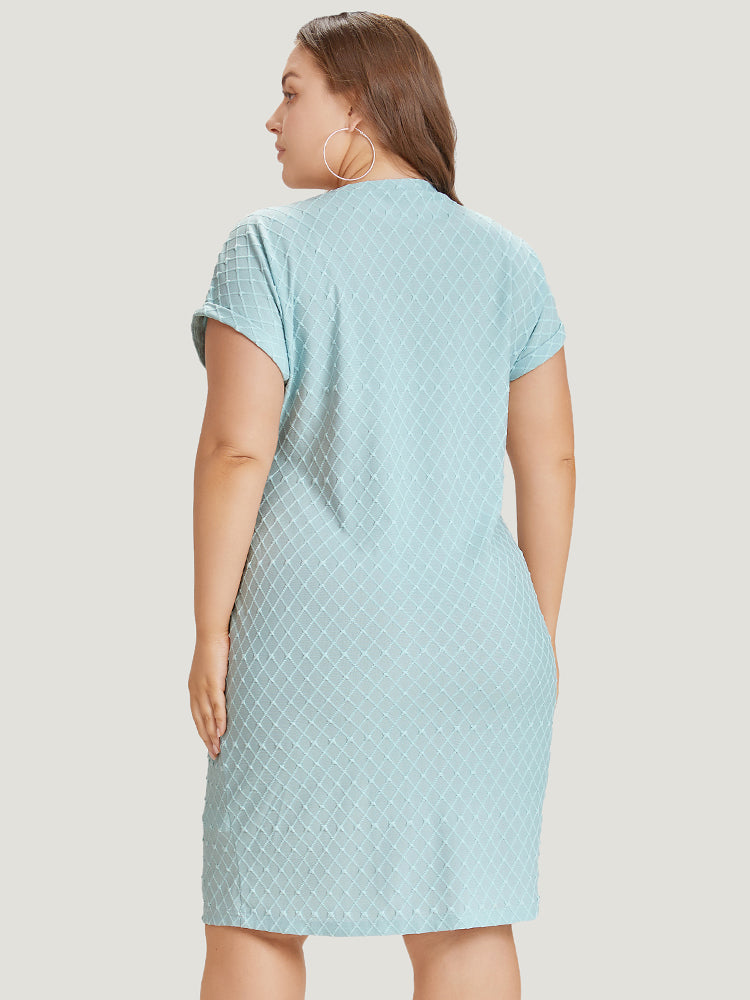 Solid Patched Pocket Cuffed Sleeve Plisse Dress